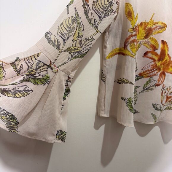 Versona Sheer XL Cream Floral Boho Top Blouse Bell Sleeves Office Dinner Party - Picture 2 of 10